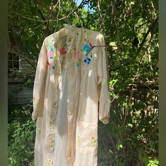 Vintage 1960s/70s Floral Embroidered Cream Duster - Picture 3 of 7